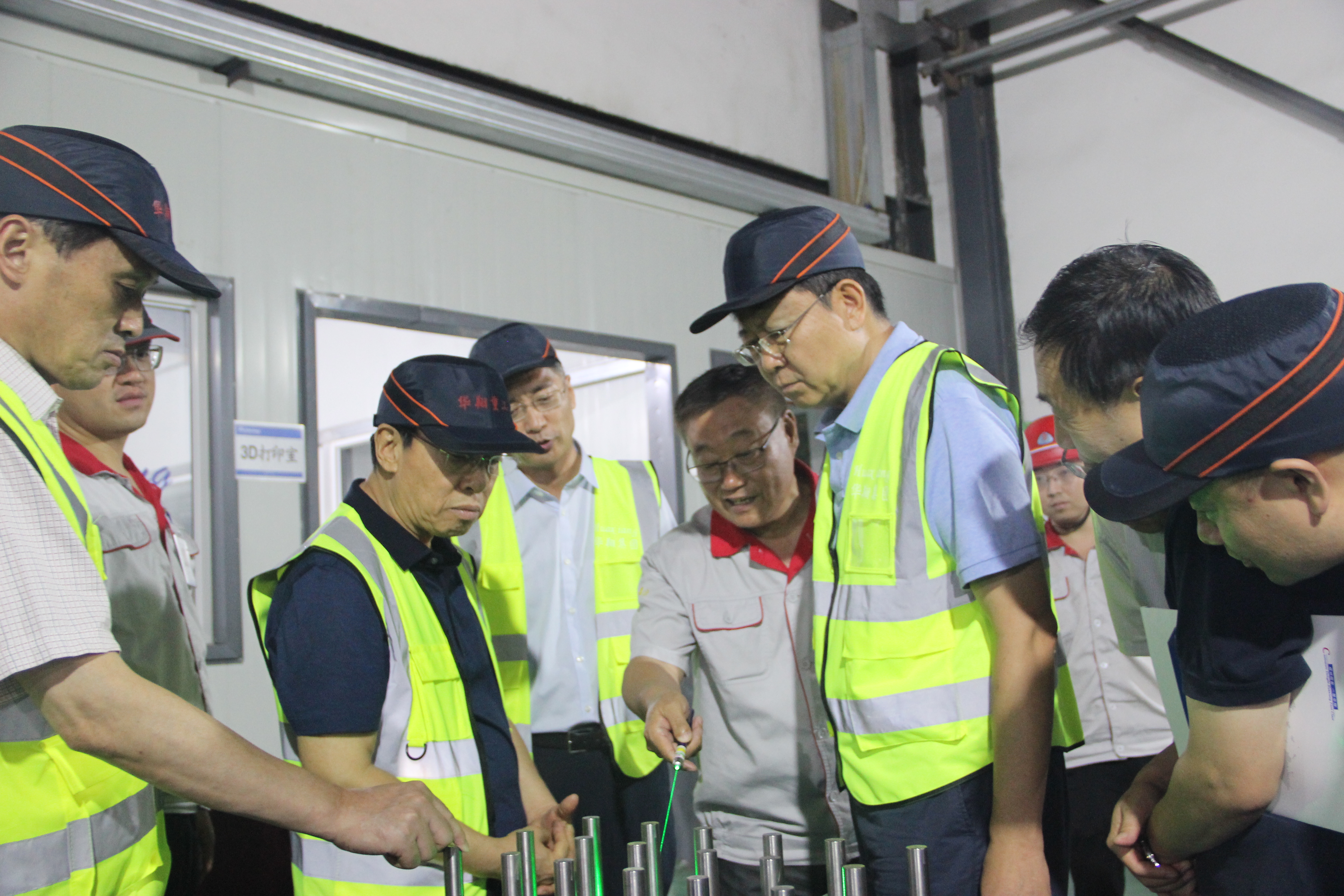 山西省人民政府原副省長(zhǎng)、中國(guó)生產(chǎn)力學(xué)會(huì)會(huì)長(zhǎng)、山西省資源型經(jīng)濟(jì)轉(zhuǎn)型促進(jìn)會(huì)總顧問(wèn)牛仁亮一行蒞臨我司調(diào)研