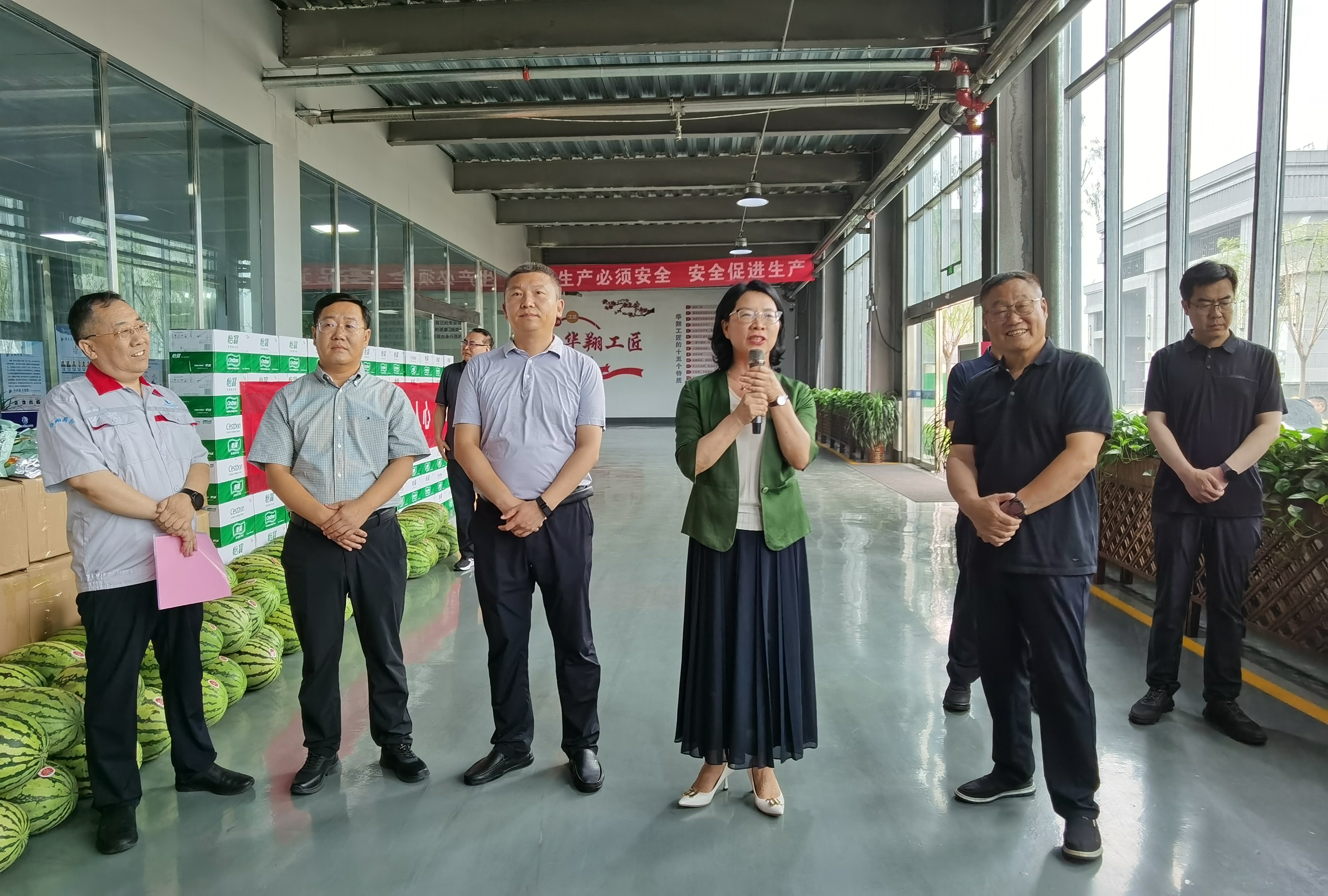 清涼慰問暖人心、凝心聚力鼓干勁