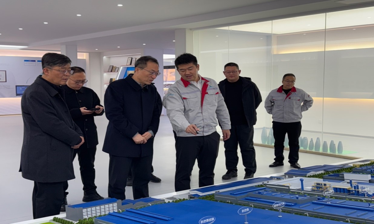 臨汾經(jīng)濟(jì)開(kāi)發(fā)區(qū)黨工委書(shū)記、管委會(huì)主任白建成一行深入華翔圣德曼新能源汽車零部件產(chǎn)業(yè)園調(diào)研