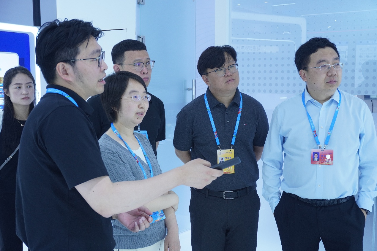 華翔智聯(lián)重磅亮相中國數(shù)字峰會：以“產(chǎn)業(yè)深知+數(shù)字技術(shù)”雙輪驅(qū)動，深度賦能智能制造